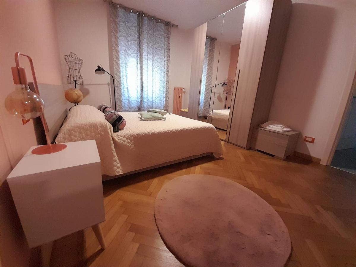 Appartamento Marche Milano Esterno foto